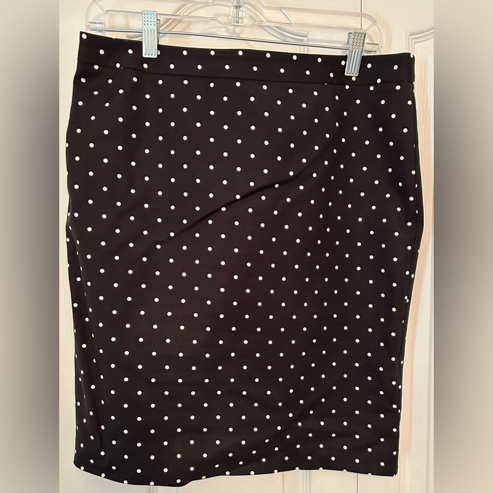Liz Claiborne: Black/white polka dots, straight skirt, with back zipper. Size 8